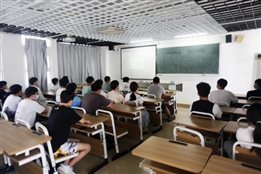 D:\yfzou\学校类文件\质量管理办公室\师德师风\新闻材料\忆百年征程，数百个第一  我校19、20级学生同上“开学第一课”\8.jpg