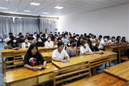 D:\yfzou\学校类文件\质量管理办公室\师德师风\新闻材料\忆百年征程，数百个第一  我校19、20级学生同上“开学第一课”\9.jpg