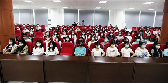 D:\yfzou\学校类文件\质量管理办公室\师德师风\新闻材料\忆百年征程，数百个第一  我校19、20级学生同上“开学第一课”\3.jpg