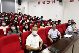 D:\yfzou\学校类文件\质量管理办公室\师德师风\新闻材料\忆百年征程，数百个第一  我校19、20级学生同上“开学第一课”\5.jpg