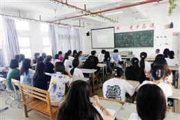 D:\yfzou\学校类文件\质量管理办公室\师德师风\新闻材料\忆百年征程，数百个第一  我校19、20级学生同上“开学第一课”\10.jpg