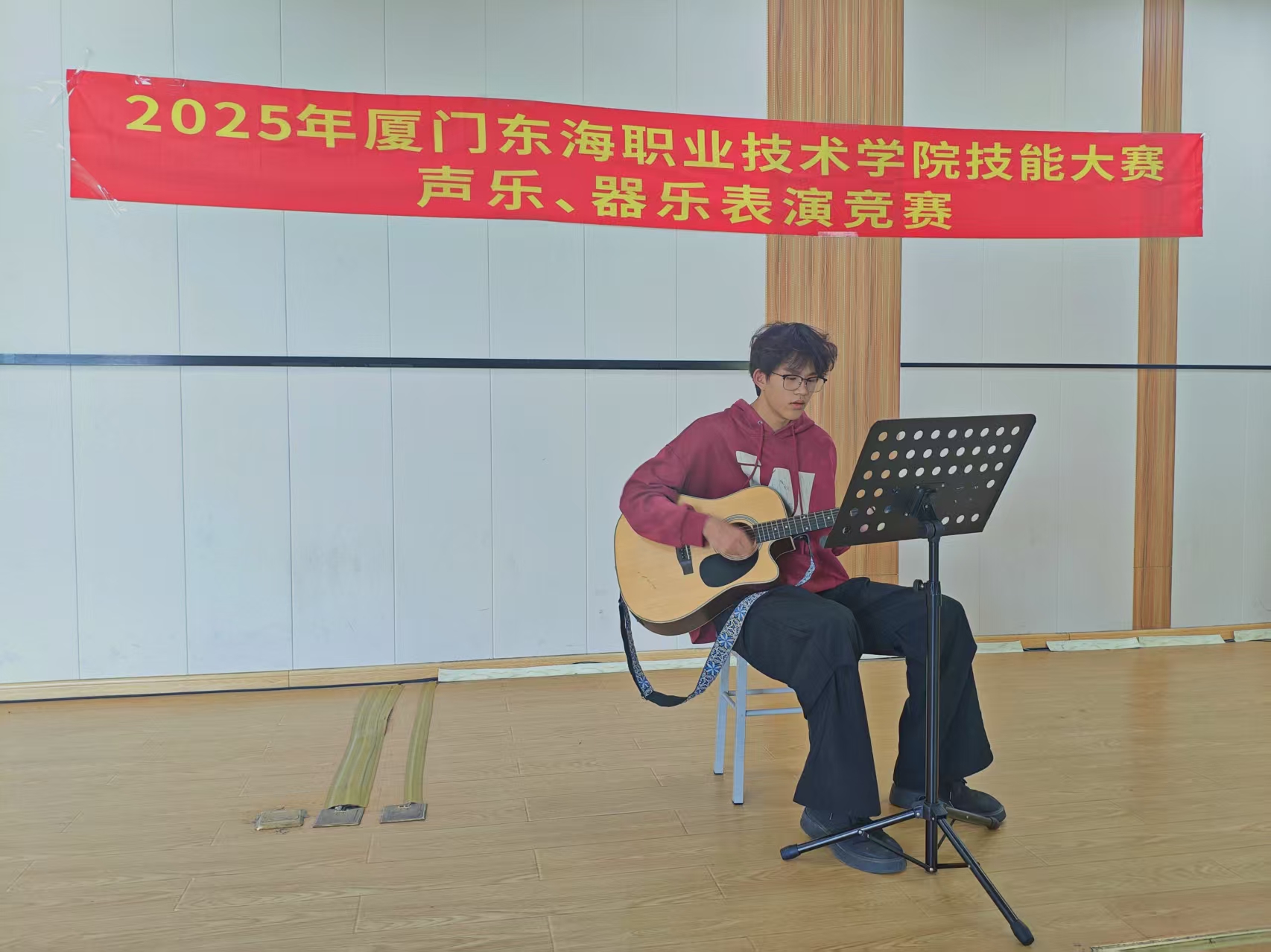 器乐二等奖获得者连文杰演奏《无名的人》.jpg