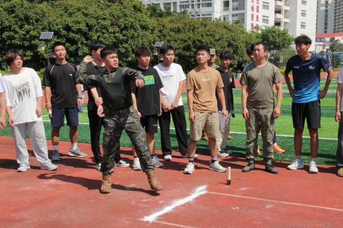 手榴弹定点投掷2.jpg