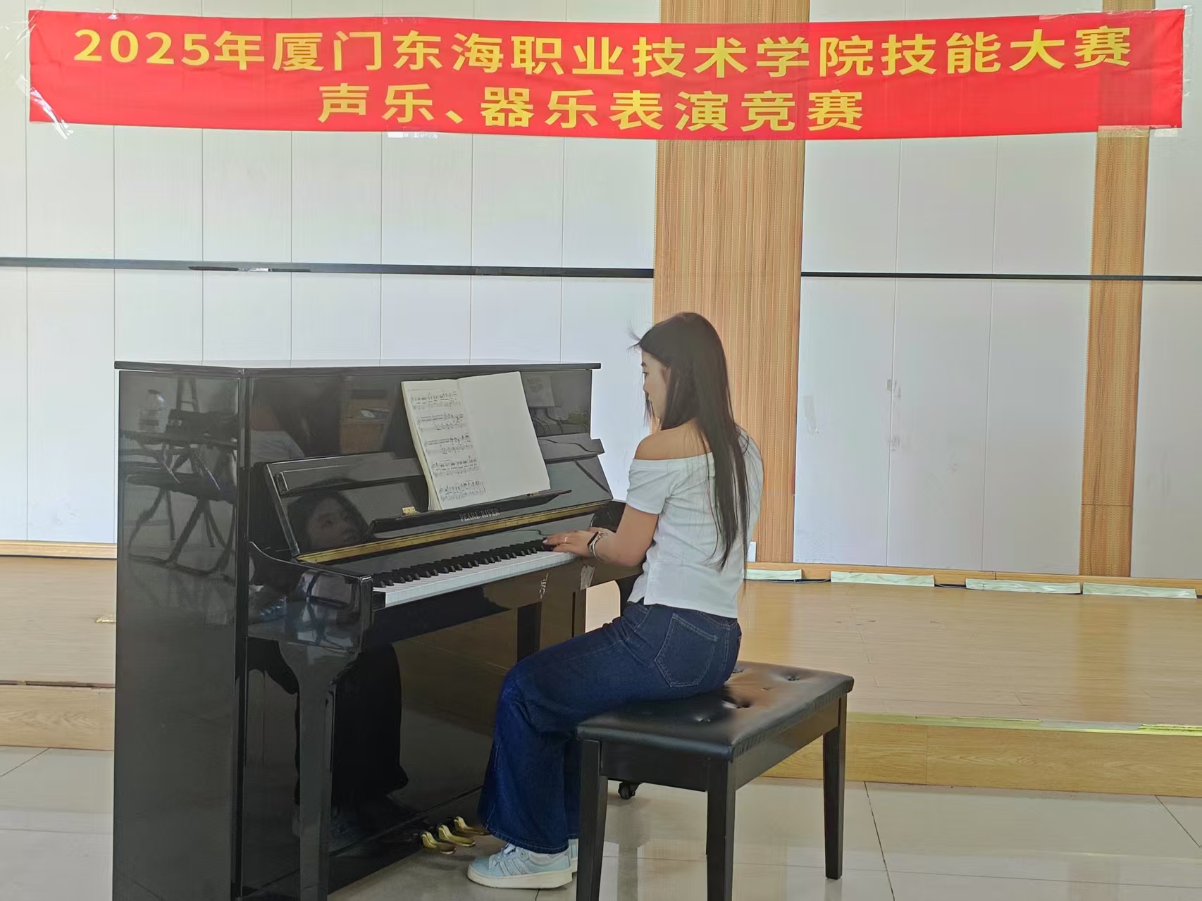 钢琴三等奖获得者龚慧芝演奏《扑蝴蝶》.jpg
