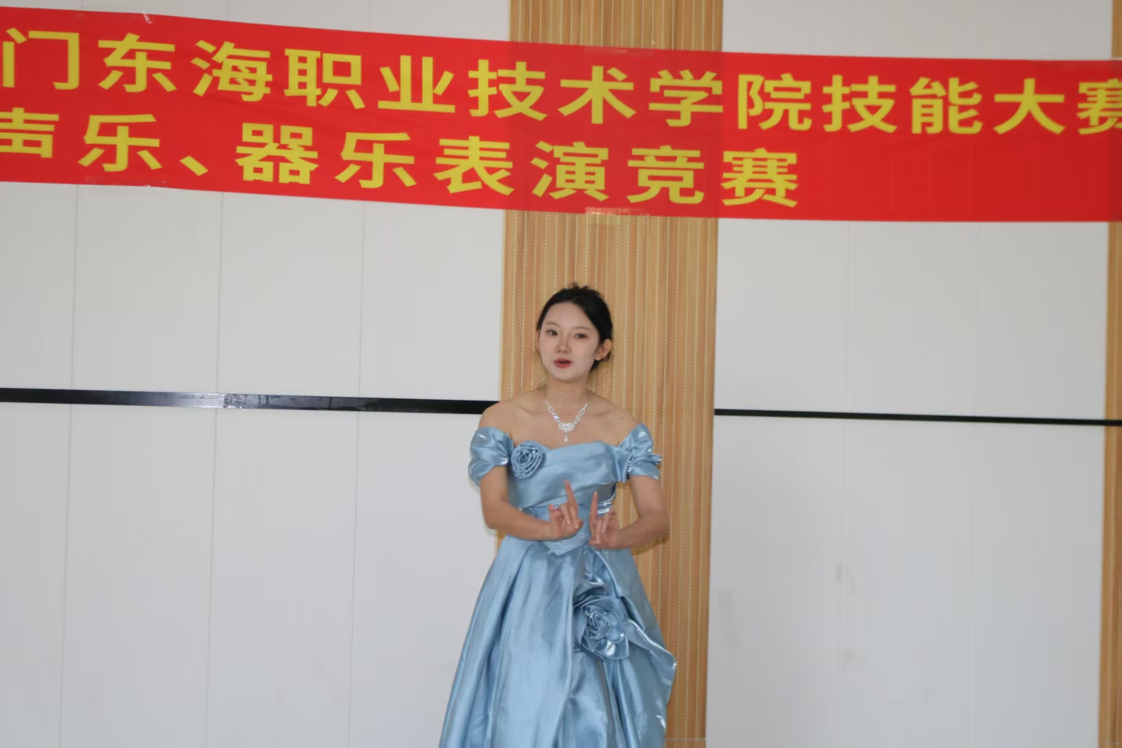 声乐一等奖获得者欧茜演唱《梦梦》.jpg